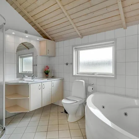 Velholdt Med I Vejlby Klit Sj603 * Harboør